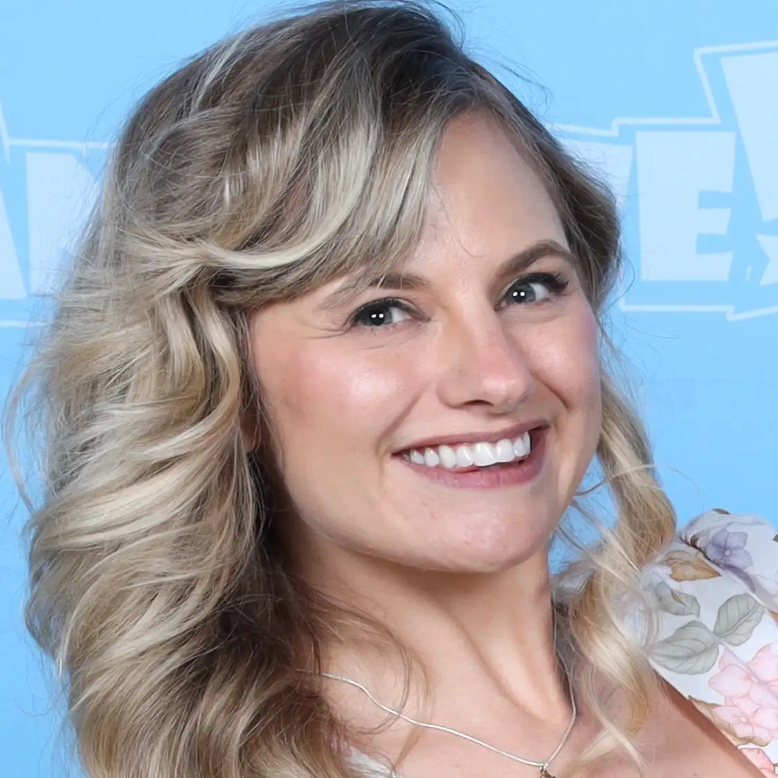 تیا لین بالارد